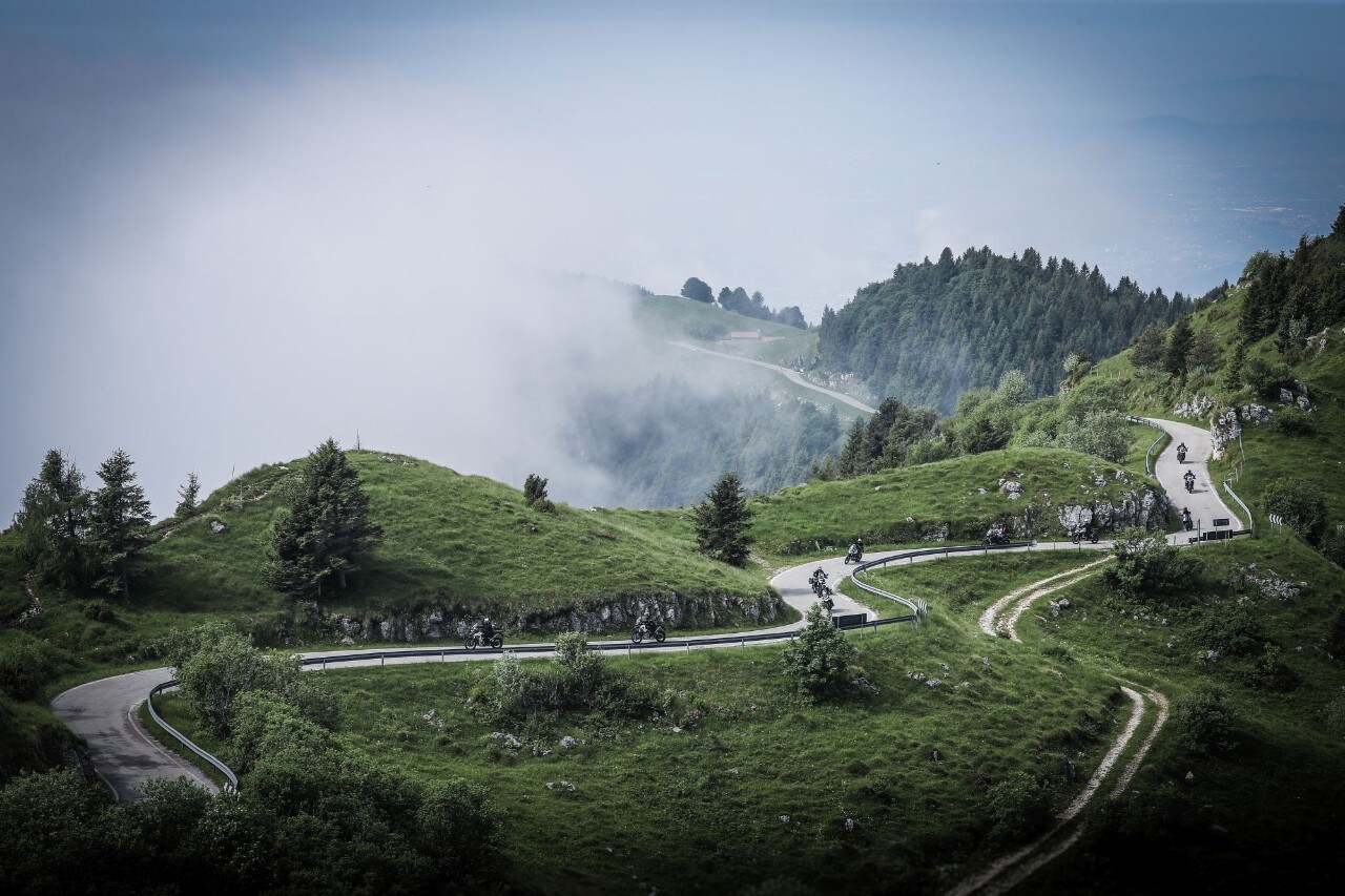 Triumph Adventure Experience: quando la moto va a braccetto con l'architettura